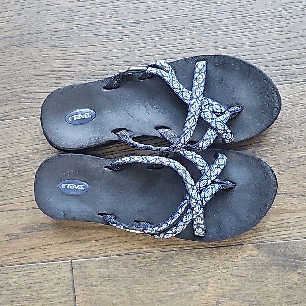 3/$15 Women's Teva Flip-flops Size 7